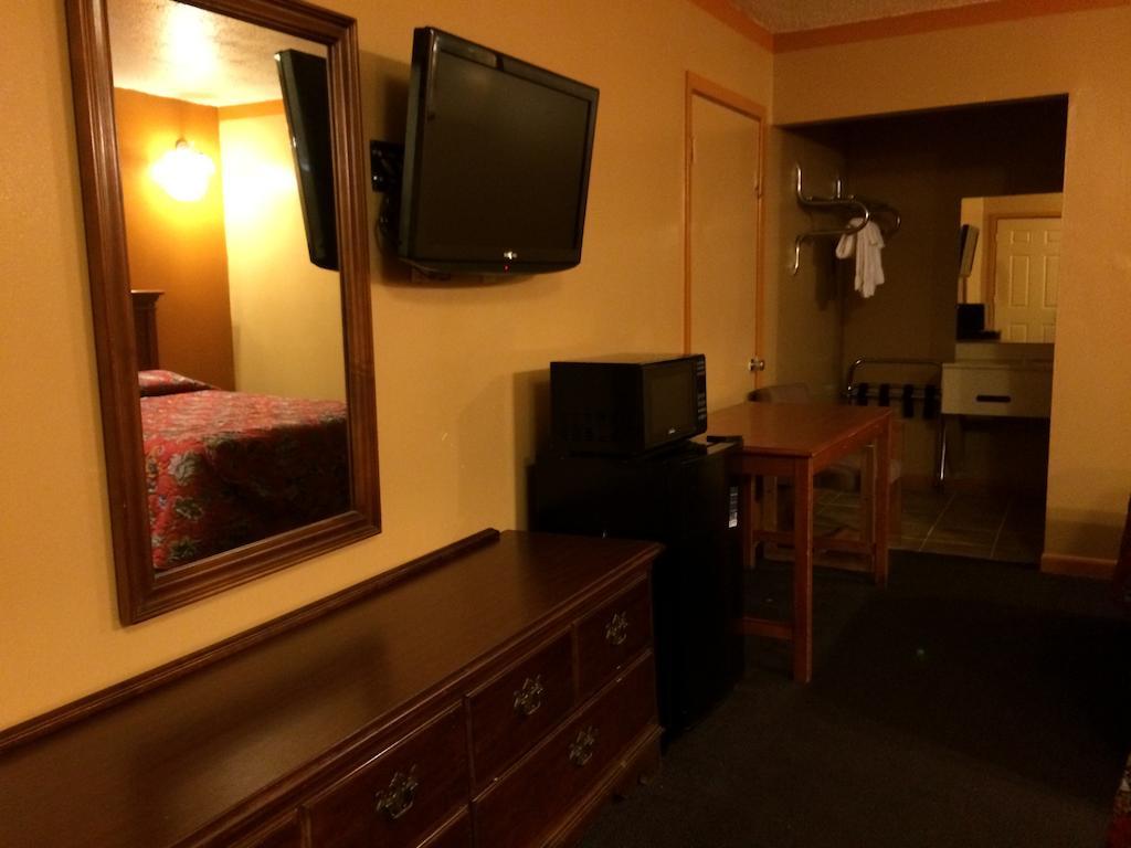 Budget Inn & Suites Abbeville Room photo